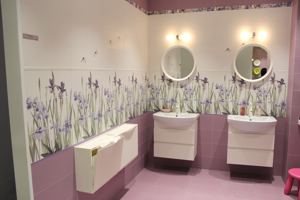 decoração aconchegante de banheiro com azulejos