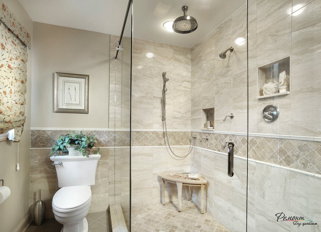 Baño con azulejos Alyante