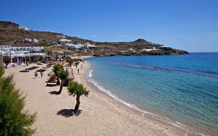 kam-v-Grčija-potovanje-na-Mikonos-počitnice-v-Grčiji-plaža