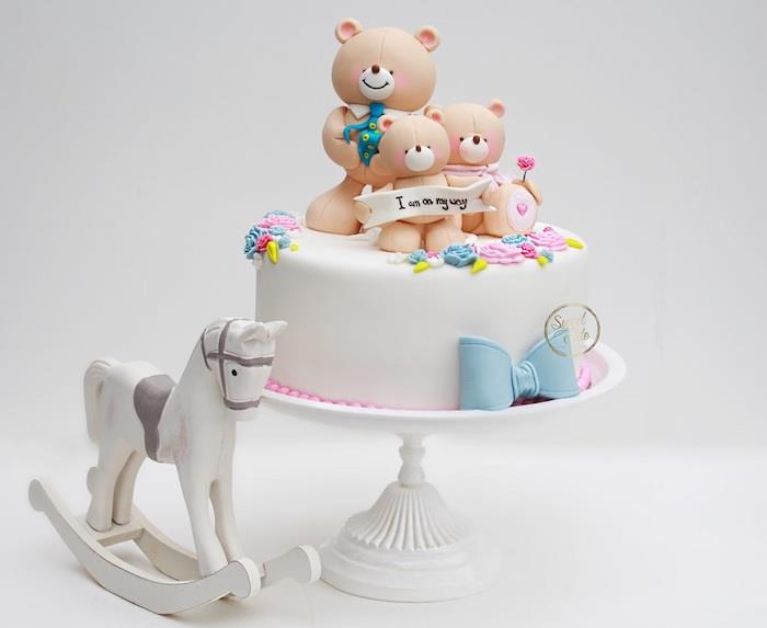 Ayı ailesi, küçük oyuncak ayı yolda, sevimli erkek bebek bebek duş pastası