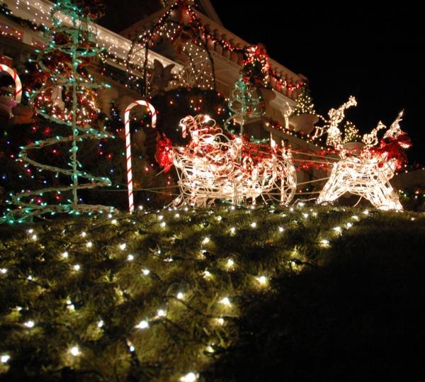 zunanje-božične-luči-hišne dekoracije-z-mrežo-in-spiralno-drevesno-svetlobno-idejo-spremenjena