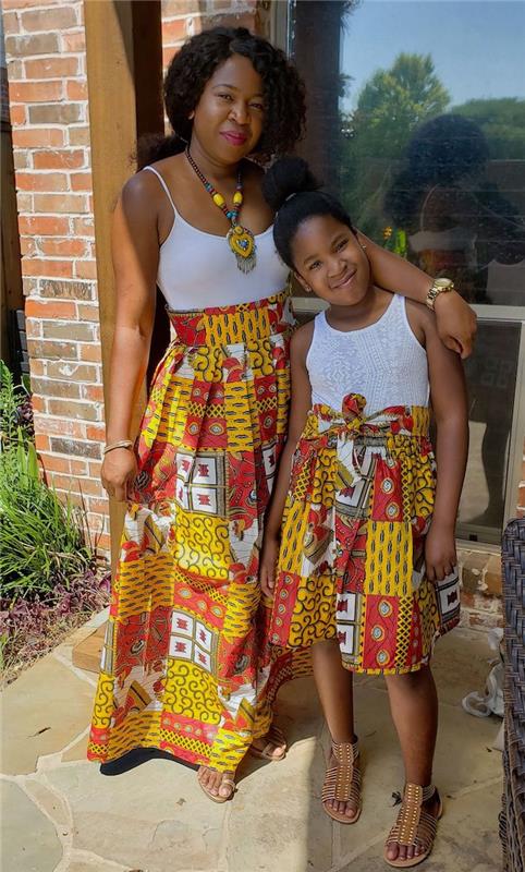 Afrikos nugarinė suknelė gražaus modelio ilgas arba vidutinio ilgio sijonas, aprangos idėja dalyvauti vestuvėse, prašmatni motinos dukros suknelė