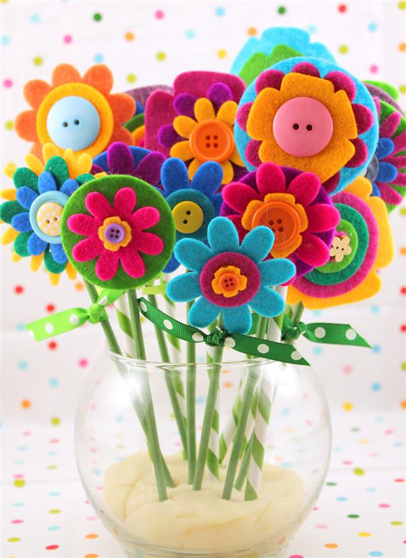 spalvingi veltinio šiaudeliai ir gėlės tešloje dovanų idėja močiutės dienai pasigaminti patiems