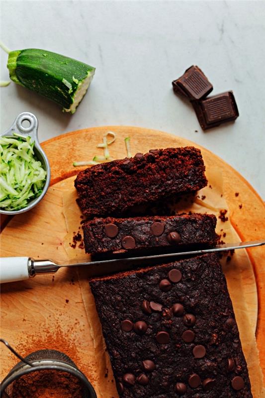 bučka iz temne čokolade, recept za vegansko sladico, veganska in zdrava čokoladna torta