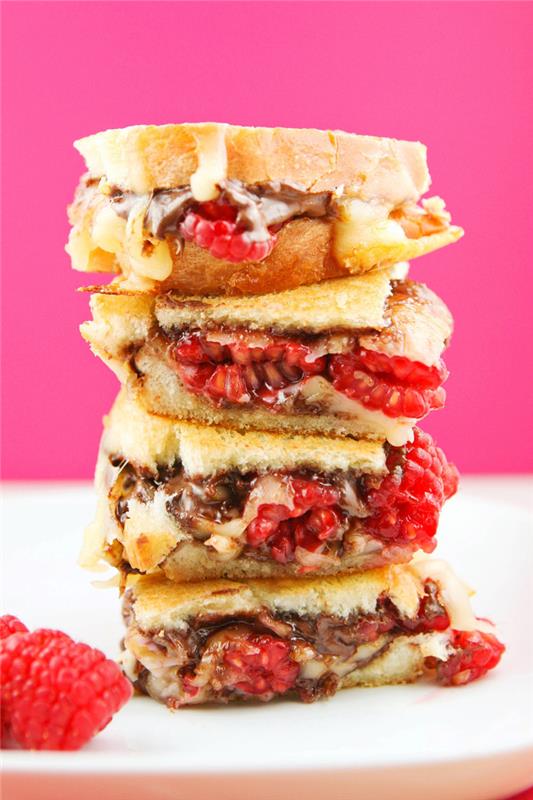 klasičen recept za nutello za skupen zajtrk, enostaven recept za francoski toast z nutello, muensterjem in malinami