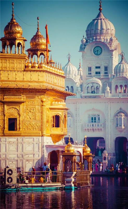 Indijos rūmai-auksinė šventykla-žmonių lygybės simbolis