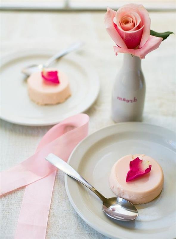 panna-cotta-pembe-krem-tarifi-güzel servis edilir