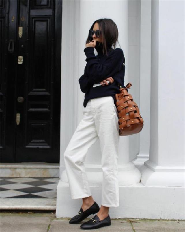 İtalyan şık beyaz pantolonlu harika bir kot kot pantolon, havalı bir kadın fikri siyah kazak