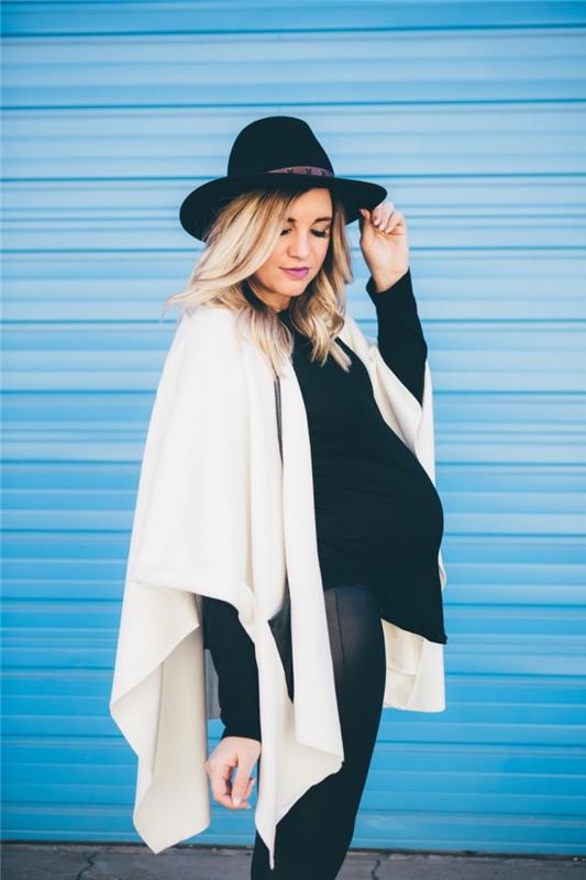 bohemiško prašmatnaus stiliaus nėščiųjų drabužiai, nėščios moters aprangos idėja visiškai juodos spalvos su baltu pončo