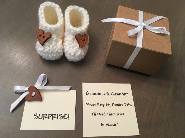 bebek doğum duyuru kartı ile küçük bir sürpriz kutusu yapın, büyükanne ve büyükbaba için sürpriz bir örnek