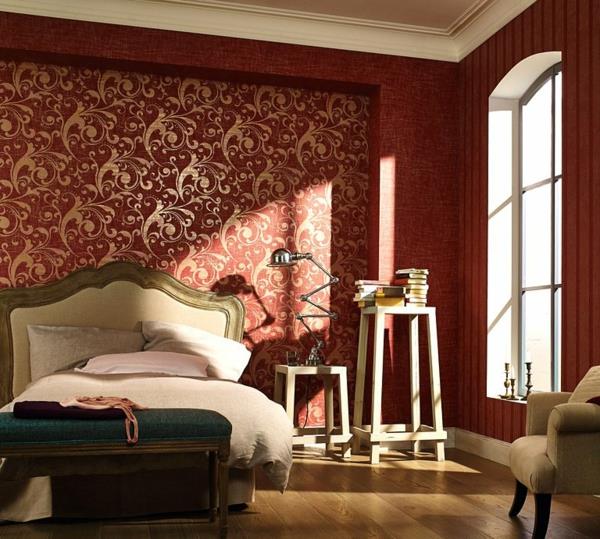 klasikinio baroko tapetų spalvos raudona ir auksinė