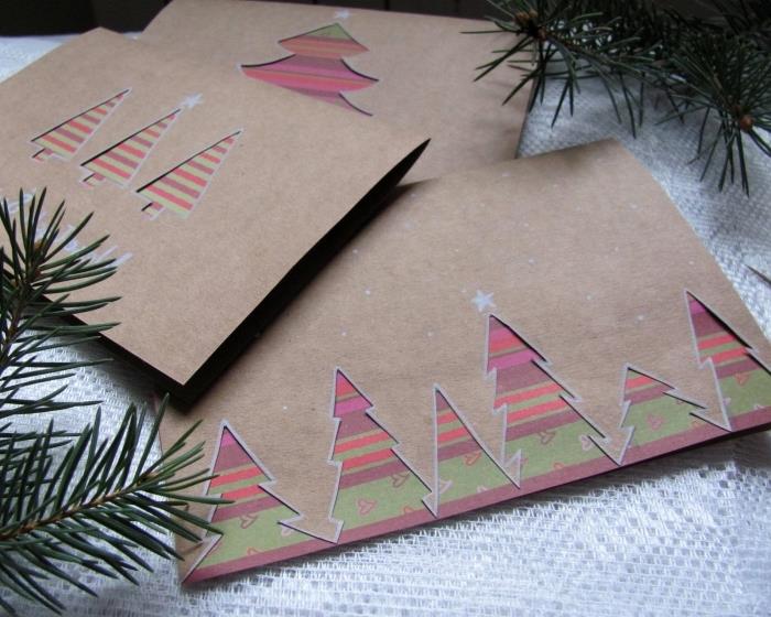 Kesilmiş ağaçlarla kahverengi kraft kağıdında Noel tebrik kartı, kart stoğunda bir Noel kartı nasıl kişiselleştirilir