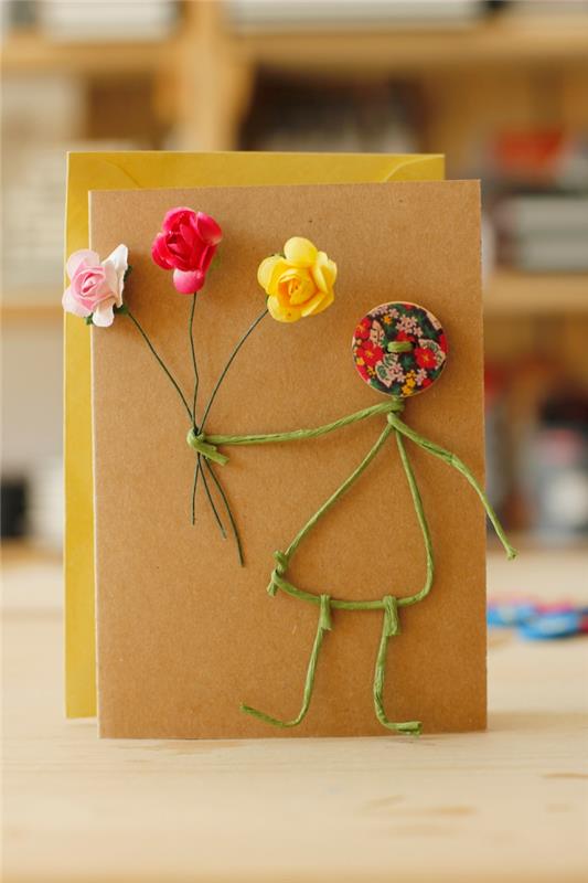 lengva „scrapbooking“ technika, paprasta „scrapbooking“ idėja su „pasidaryk pats“ kortele, pagaminta iš perdirbto popieriaus ir mažų gėlių