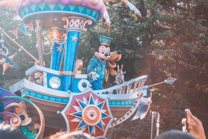 disneyland paris'i ziyaret edin, para biriktirmek ve disneyland'e aile gezisi düzenlemek için ipuçları