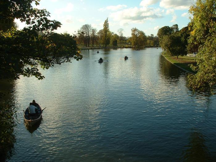 park-çiçek-vincennes-göl-in-the-orman-de-Vincennes