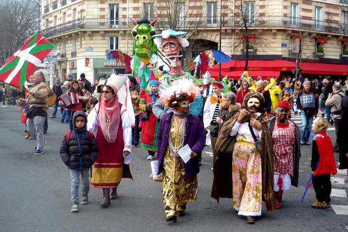 Paris'teki karnaval için maskeler ve kostümler, aile kostümü, orijinal karnaval kostümü