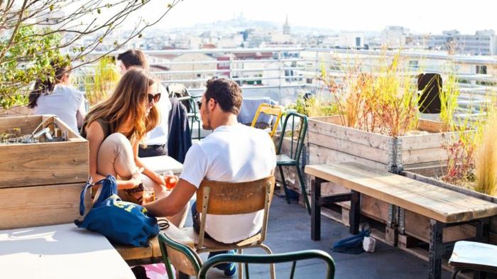 Sodobna kavarna s pogledom na Montmartre