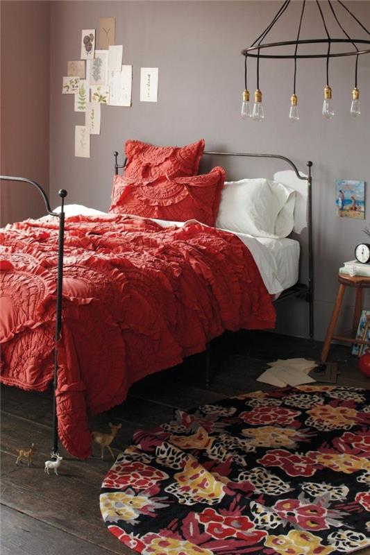 posteljna garnitura-160x200-posteljna-garnitura-2-osebi-poceni-odeja-v prodaji-rdeče-stene-stene
