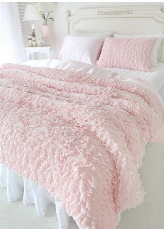 romantično-posteljno-komplet-posteljnina-descamps-odeja-na-razprodaja-bledo-roza-set