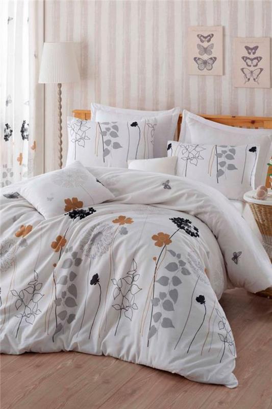 kompleti posteljnine z belo-cvetličnimi in črtastimi tapetami