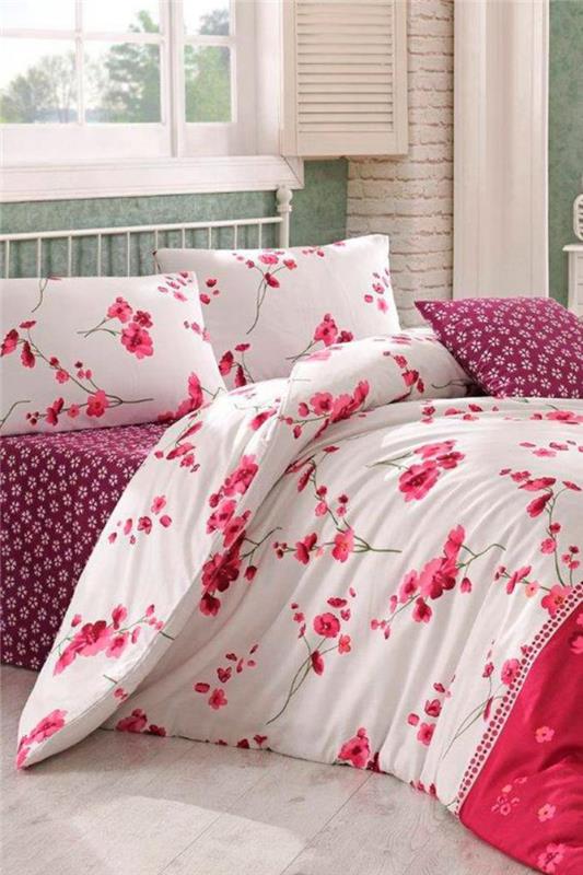cvetlični-posteljni kompleti-bela-rjuha-roza-rože
