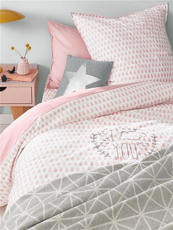 posteljni kompleti-v-roza-in-belo-roza-postelji
