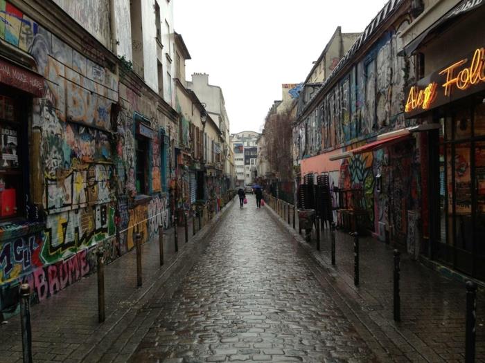 mimoidoči-paris-grafitti-sprehajališče-na-ulicah-paris-sous-le-ciel