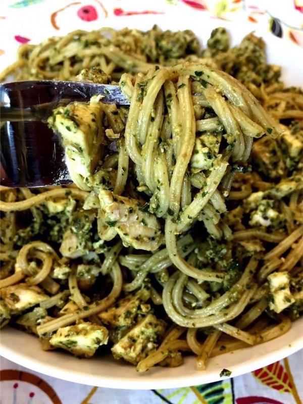 Linguine al pesto genovese, piatto di testenine, rižini facili po ceni