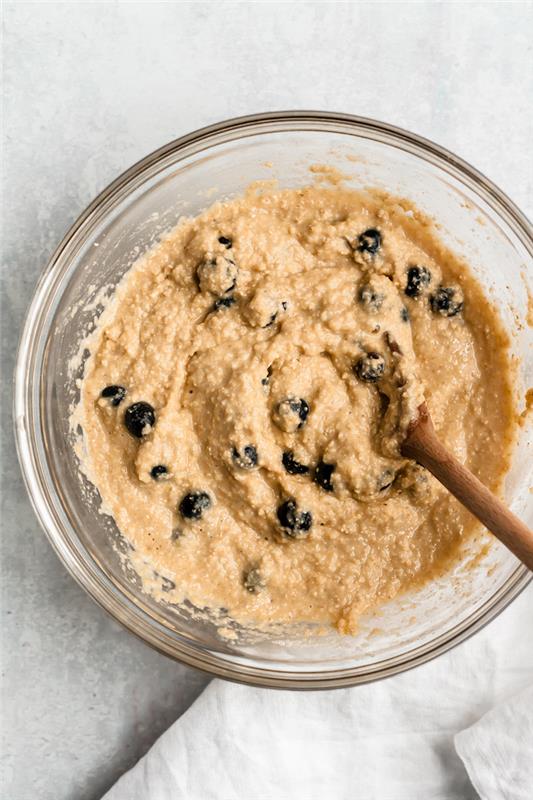 yulaf ezmesi ve yaban mersini ile badem unlu glutensiz kekler, dengeli bir tat için tarif