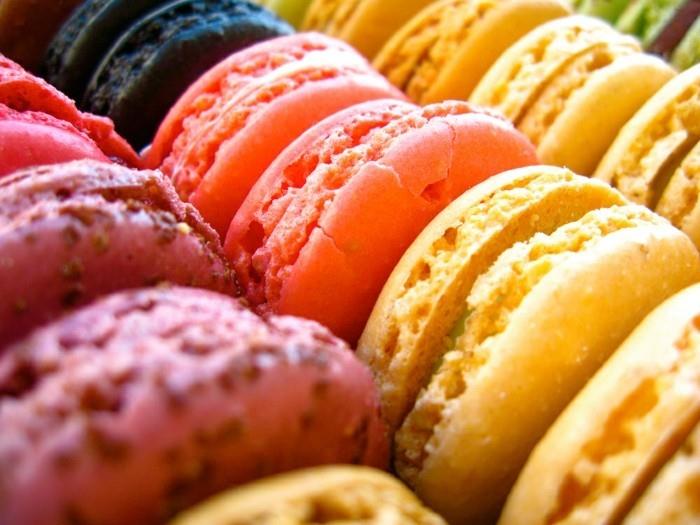 barvita-slaščičarna-jaslice-bouger-macaron-ladure-obrtnik-pecivo-valentinovo-darilo-ženska-glej-laduree