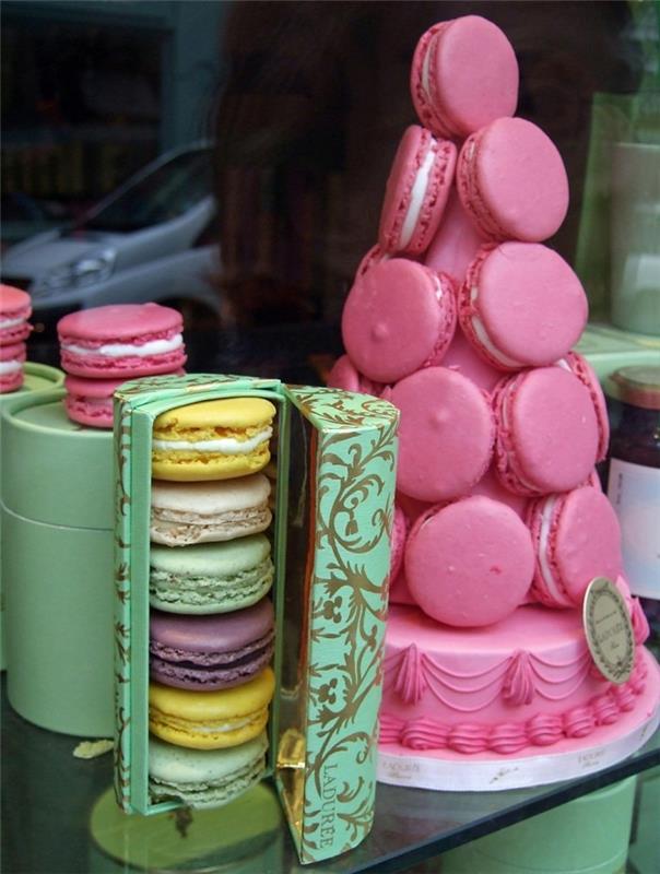 pecivo-v-paris-macaron-de-ladurée-kuhar-torta-veličastna-piramida-oblika-makronov