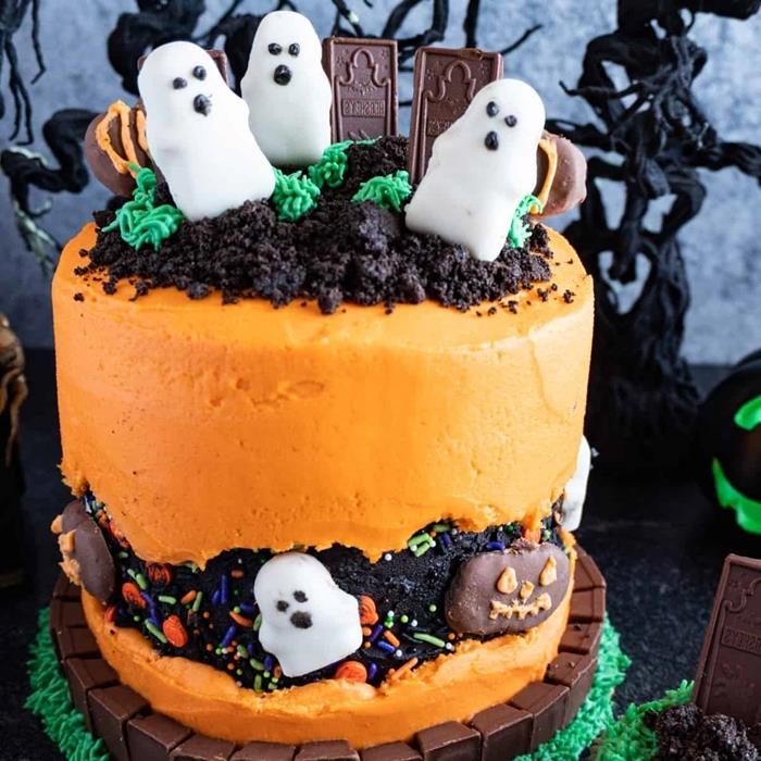 pasta cadılar bayramı pastası kurabiyeleri oreo ezilmiş kurabiye hayalet fondan şeker püresi sprinkles dekorasyon tatlısı