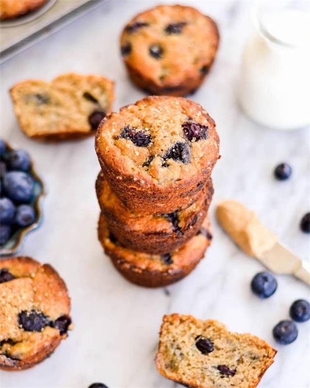 keksiukų keksas be glitimo, sveikas „Petit Gateau“ receptas, bananų bandelės, mėlynės, migdolų ir kokosų miltai