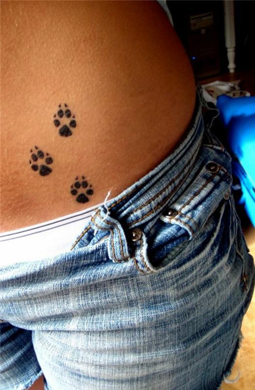 tetovaža mačje šape, ženska tetovaža treh psov