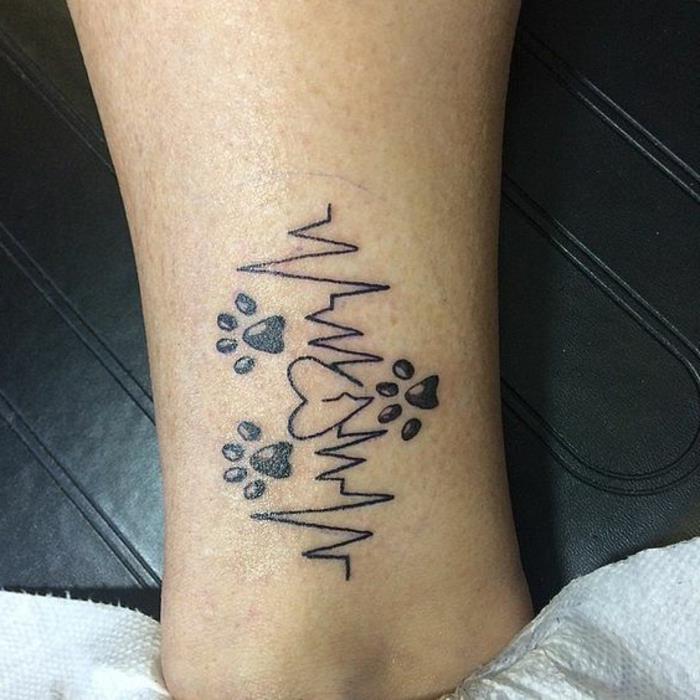 tetovaža mačje šape, stilizirana tetovaža srca, tac in kardiograma
