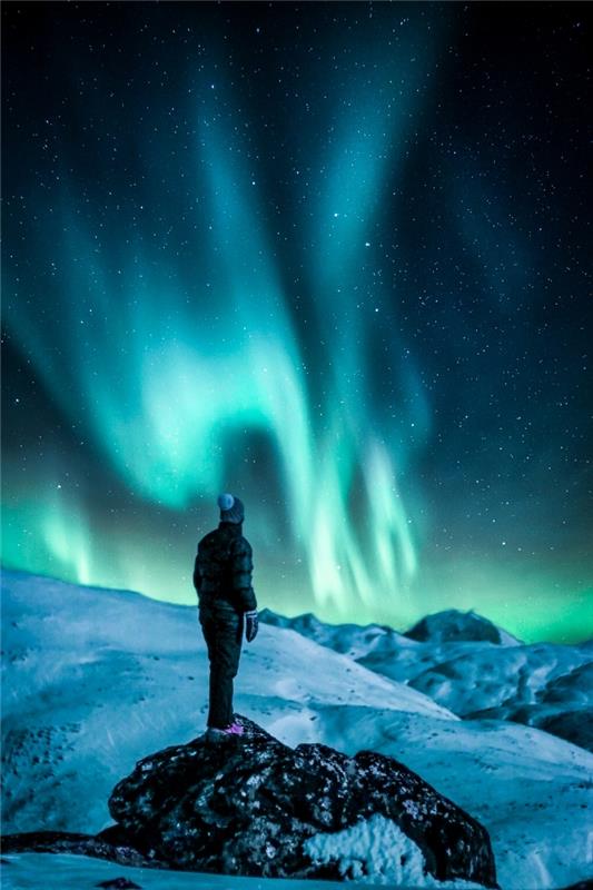 ışık fenomeni, aurora borealis ve yıldızlı gökyüzü görüntüsü konulu akıllı telefon için fotoğraf duvar kağıdı