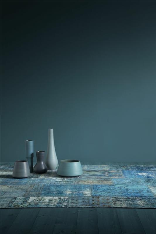 pač modra slika, modre vaze, pav modra dekoracija prostora
