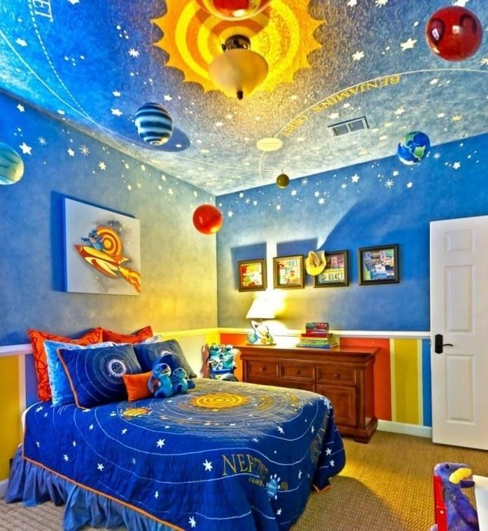 mėlynas-vaikų kambarys-dažai-ant-kosmoso-tema-berniuko kambario dekoro idėjos
