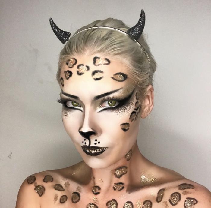 idėja, kaip apsirengti kaip moteris Helovino katė, originalus makiažas su leopardo ir ūsų piešiniais