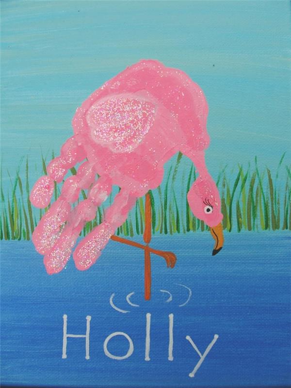 anneler günü anaokulu için boyalarla yapılabilecek güzel bir hediye, baskılı flamingo desenli orijinal resim modeli