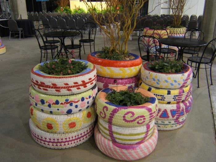 primer, kako narediti originalno dekoracijo pnevmatik, DIY sadilniki iz recikliranih pnevmatik prebarvani v različne barve in vzorce