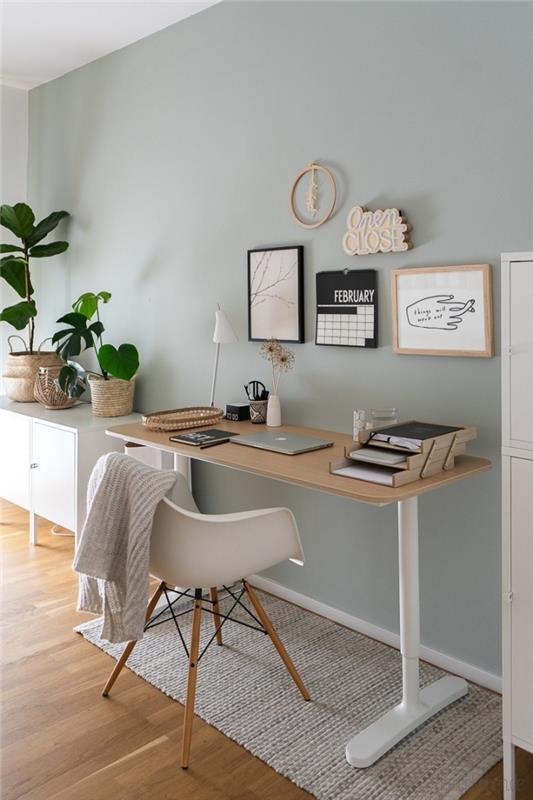 ahşap parke ile nane yeşili duvarları olan bir odada çalışma alanı, ev ofis için beyaz ve ahşap masa modeli