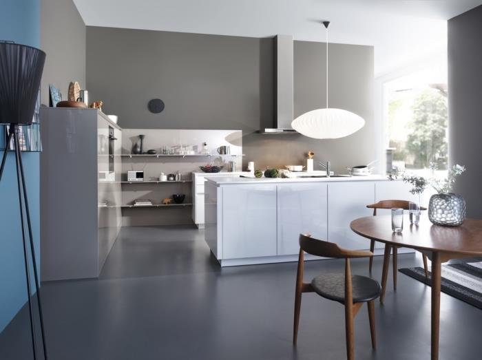 gri duvarlı çağdaş mutfak tasarımı, beyaz lake orta adalı mutfak dekoru, gri ile ne renk fikri