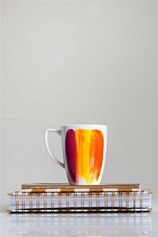 abstraktna porcelanasta slika na skodelici, prilagodite skodelico z oranžnimi, rumenimi in vijoličnimi barvnimi trakovi