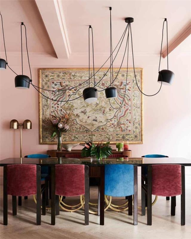 modern 2020 trendy deco, ham ahşap mobilyalar ve kadife aksanlarla döşenmiş pastel pembe oda