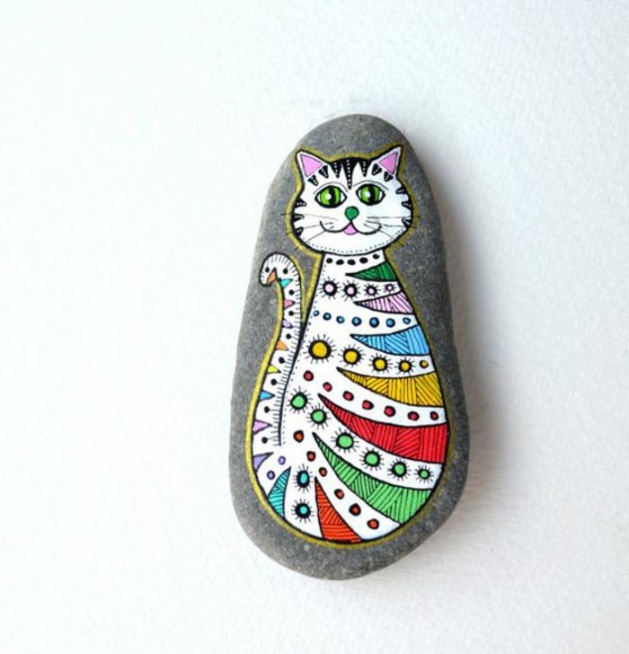 tapyba akmenukais, linksma spalvų spalvinga katė