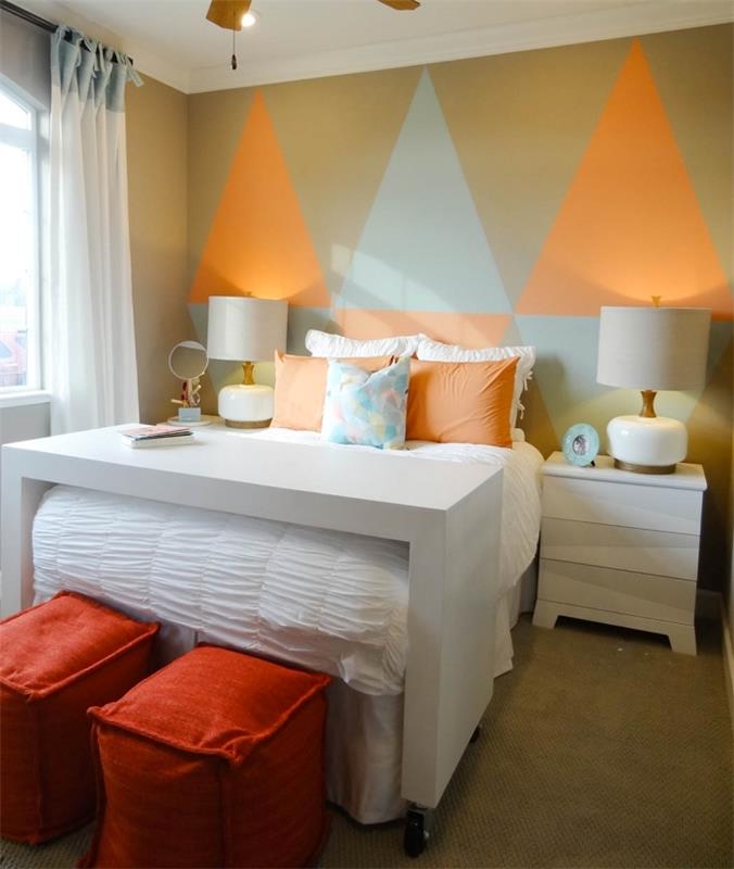 trikotnik poslikava spalnice dekoracija spalnice bele zavese belo nočno pohištvo brez ročajev