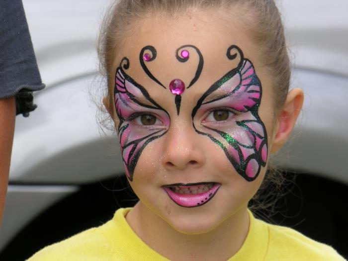 preprosta tehnika risanja kostumske maske s kompletom za slikanje obraza za otroka, roza in črni model metulja na obrazu deklice