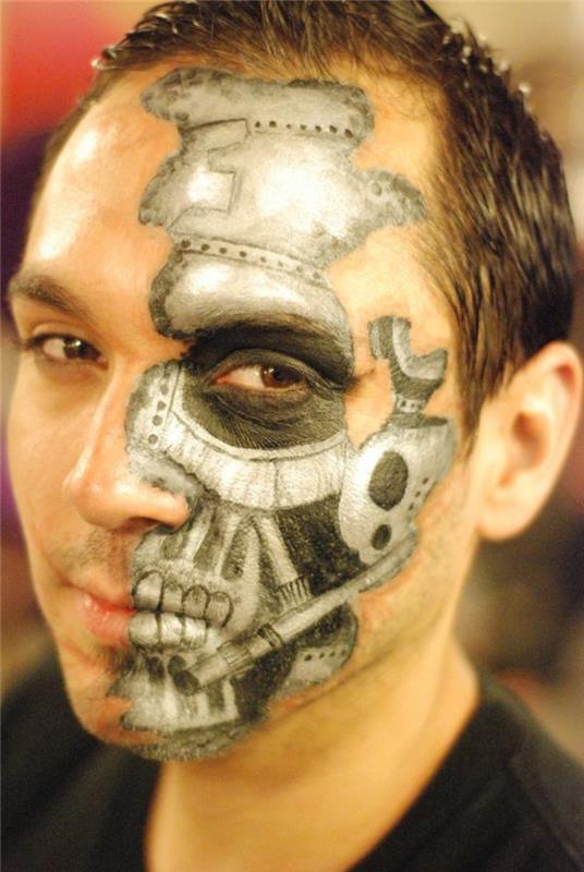 pusiau paruoštas „steampunk“ veidas, pilki elementai, imituojantys kaukolės struktūrą ant veido