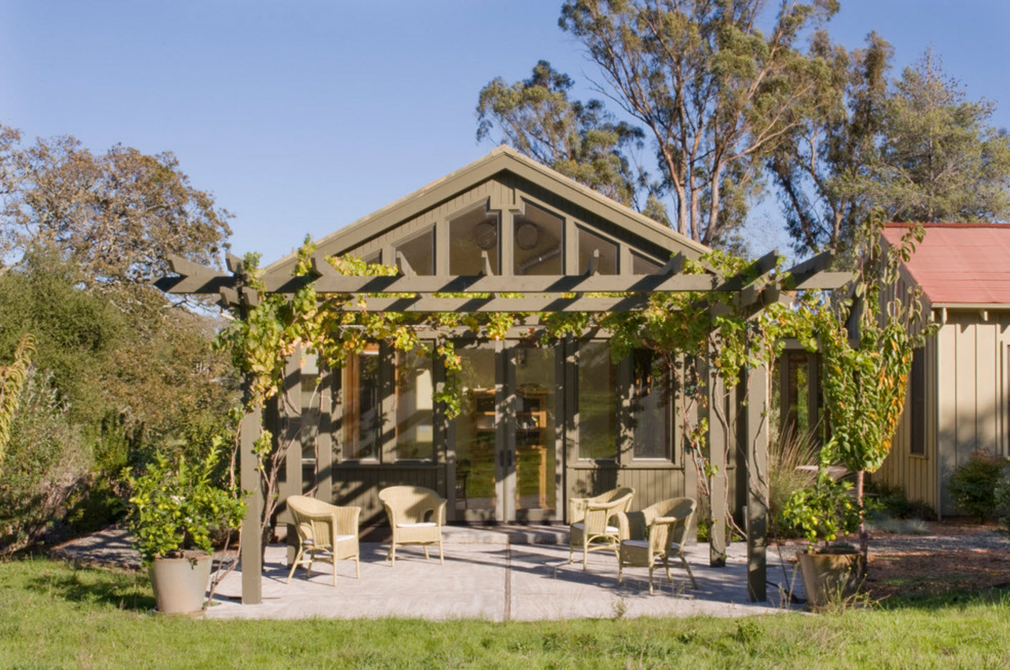 Pérgola en vegetación